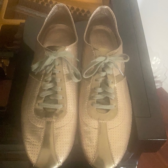 Shoes - Picture 1 of 4